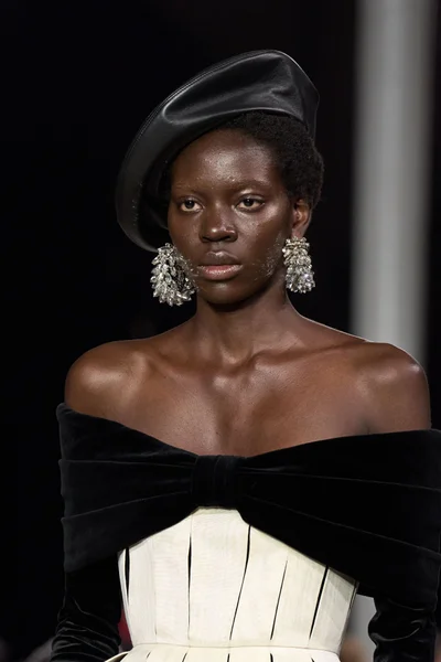 Look 17